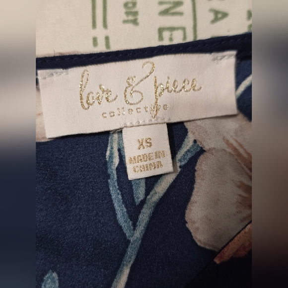 Love & Piece Collective Navy Floral Crop Top for Women's Size XS - Picture 4 of 8